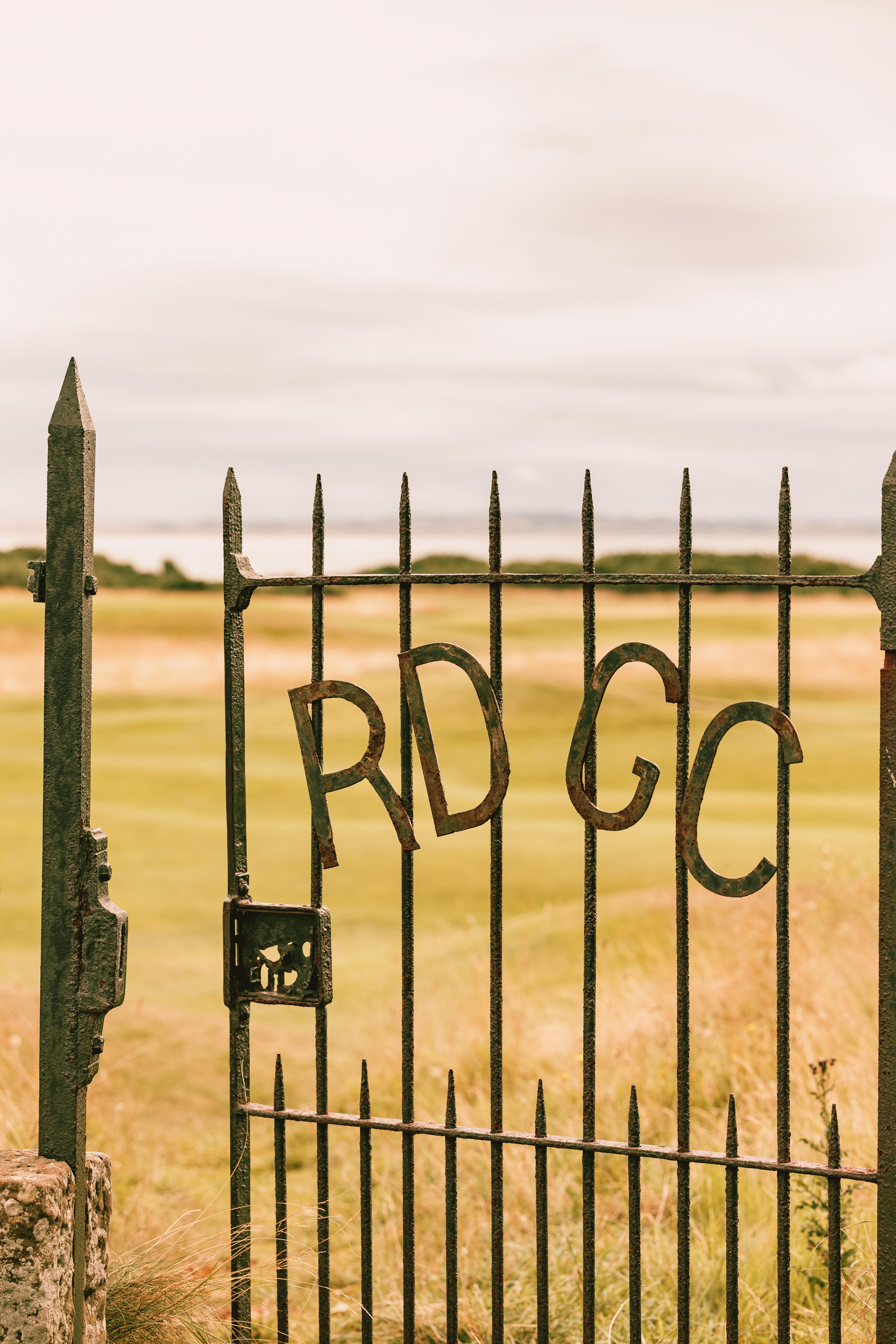 Dornoch Station Hotell Eksteriør bilde The club's initials on the entrance gate