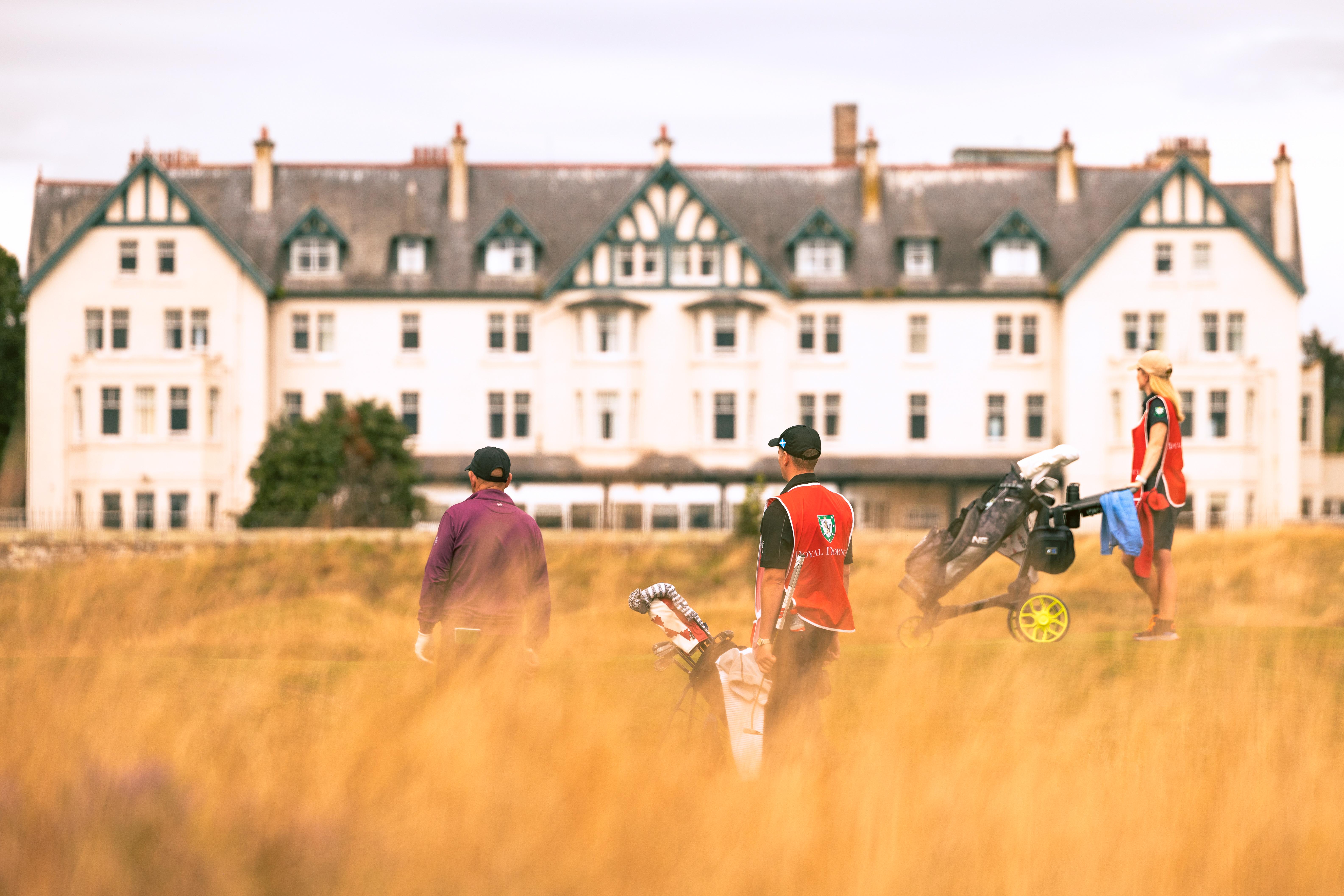 Dornoch Station Hotell Eksteriør bilde Golfers at the Old Course, St Andrews