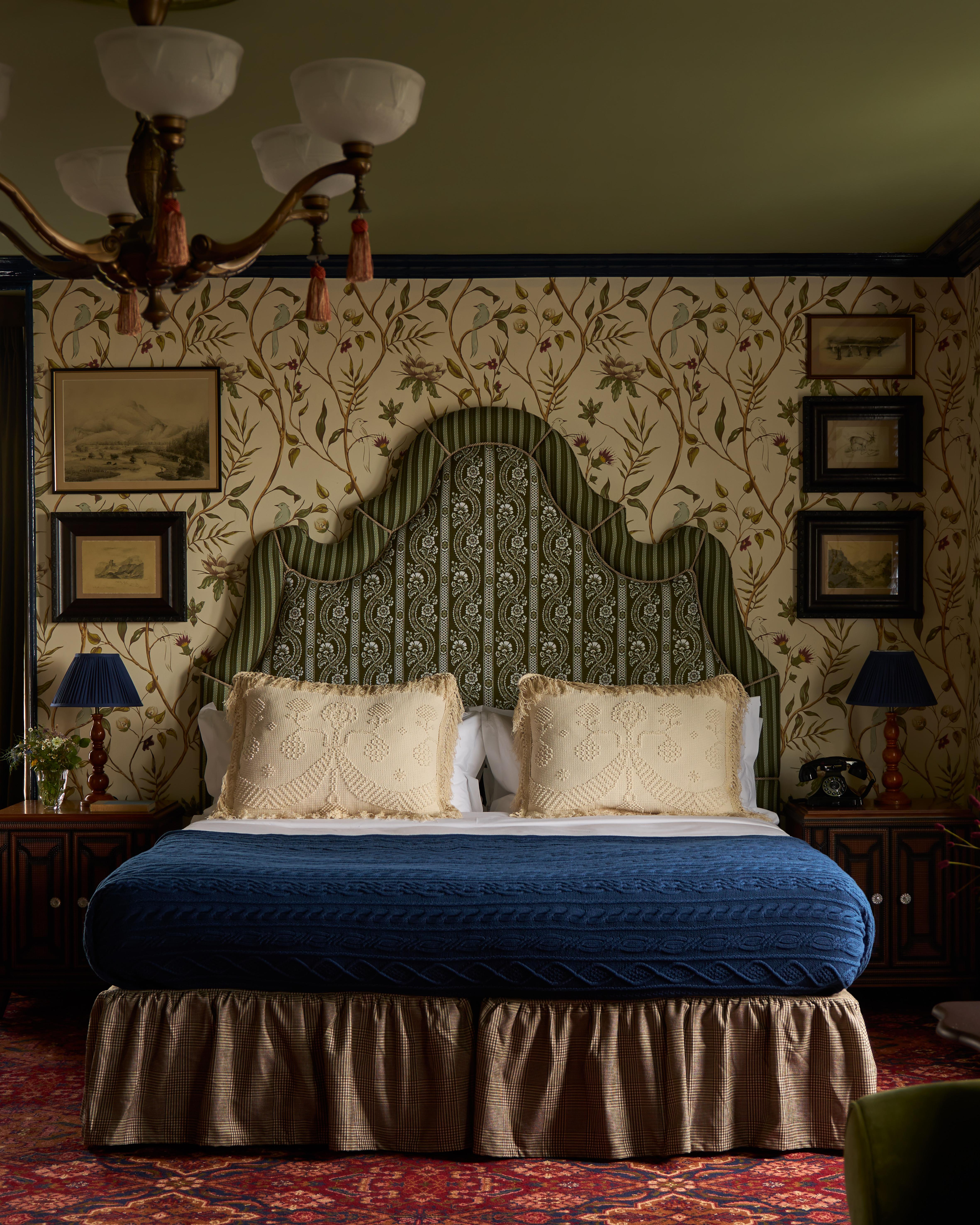 Dornoch Station Hotell Eksteriør bilde The bedroom at The Mitre Hotel